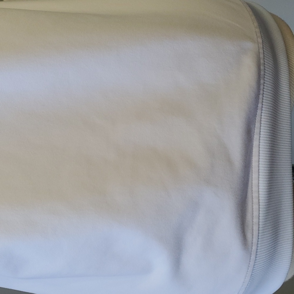 ADIDAS, WOMEN'S Golf vest. White zip up. 2 pockets.‎ Size medium. - Picture 8 of 14